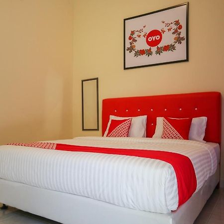 Oyo 2202 Delima Guest House Syariah Паданг Екстериор снимка